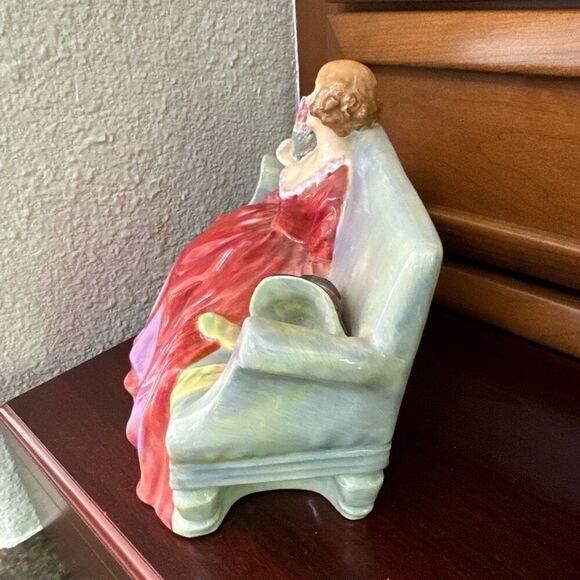Retired Royal Doulton Bone China #HN1298 'Sweet and Twenty' Figurine - Picture 2 of 6